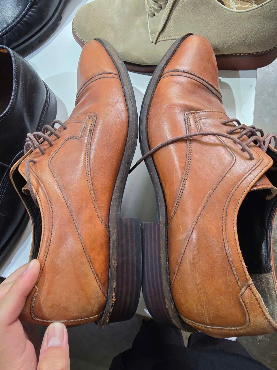 Thay đế giày tây da before tại HD Sneaker Cleaning