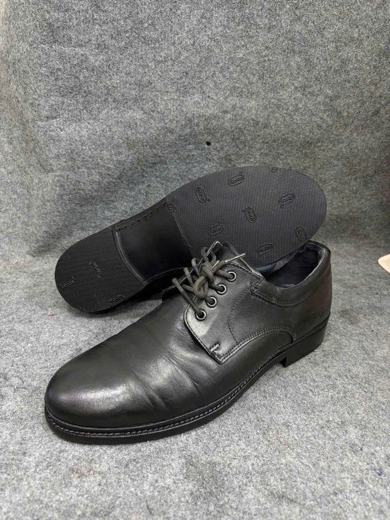 Thay đế giày tây da đen - đế mới tại HD Sneaker Cleaning